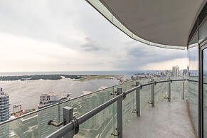 Sky Home with Stunning View of Toronto and Lake Ontario