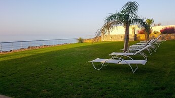 Kritamos Beach Apartments