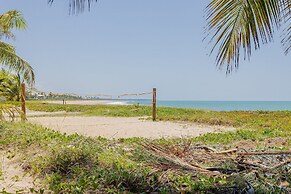 IT03 Bangalo Duplex 3 Suites Pe na Areia