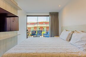IT03 Bangalo Duplex 3 Suites Pe na Areia