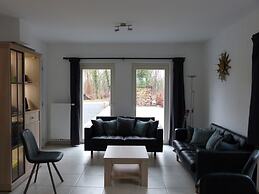 New House on the Edge of a Large Forest, Large Garden,very Quiet, Beau