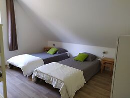 New House on the Edge of a Large Forest, Large Garden,very Quiet, Beau