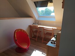 New House on the Edge of a Large Forest, Large Garden,very Quiet, Beau
