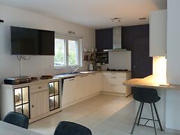 New House on the Edge of a Large Forest, Large Garden,very Quiet, Beau