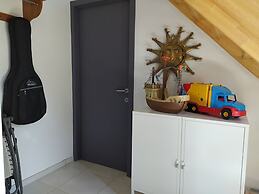 New House on the Edge of a Large Forest, Large Garden,very Quiet, Beau