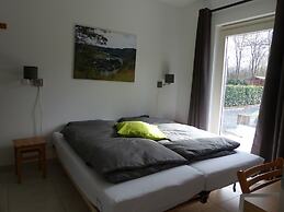 New House on the Edge of a Large Forest, Large Garden,very Quiet, Beau