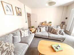 Oxford Street Grand Apartment