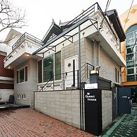 Queen House Hongdae