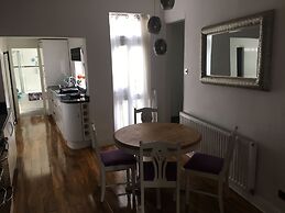 Churchendcottage-2br-sleeps4-petsok-parking