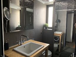 Impeccable 3-bed Apartment in Athens