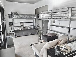 Impeccable 3-bed Apartment in Athens