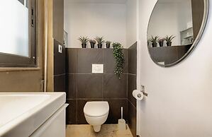 Impeccable 3-bed Apartment in Athens