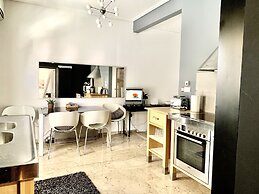 Impeccable 3-bed Apartment in Athens