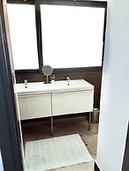 Impeccable 3-bed Apartment in Athens