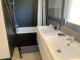 Impeccable 3-bed Apartment in Athens