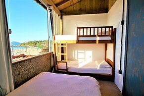 Sea Wolf Surf Club - Hostel