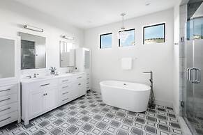 Luxury Dream House!! Sleeps 16 - On Golf Course