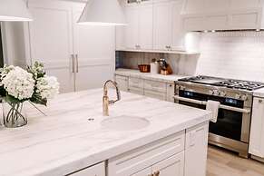 Luxury Dream House!! Sleeps 16 - On Golf Course