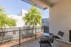 City Luxury Oasis! 3 Level Condo With 360 Roof!