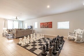 City Luxury Oasis! 3 Level Condo With 360 Roof!