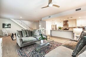 City Luxury Oasis! 3 Level Condo With 360 Roof!