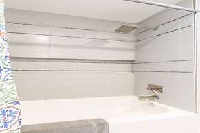 City Luxury Oasis! 3 Level Condo With 360 Roof!