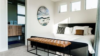Sky Mark Lux 2 - Seattle's Best Modern 3BD HomeTel