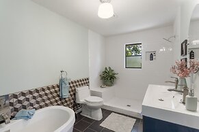 The Tire Swing - Modern 3BD - Gourmet Kitchen - Awesome Local