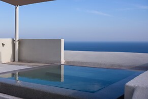 Potnia Theron Suites