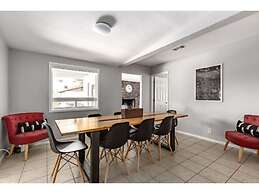 ELM - Modern 4BD / Private Pool & Walk to Biltmore