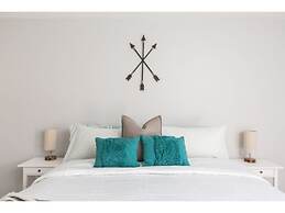 ELM - Modern 4BD / Private Pool & Walk to Biltmore