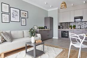 Metro Imielin 8th Floor Apartment