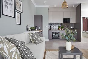 Metro Imielin 8th Floor Apartment