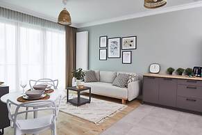 Metro Imielin 8th Floor Apartment