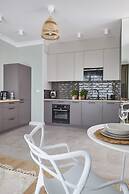 Metro Imielin 8th Floor Apartment