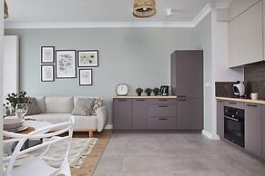 Metro Imielin 8th Floor Apartment