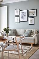 Metro Imielin 8th Floor Apartment