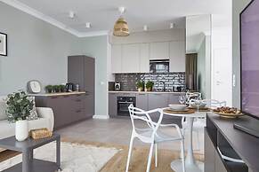 Metro Imielin 8th Floor Apartment