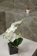 Metro Imielin 8th Floor Apartment