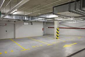 Metro Imielin 9th Floor Apartment