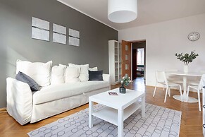 Saska Kepa Modern Apartment