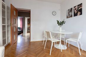 Saska Kepa Modern Apartment