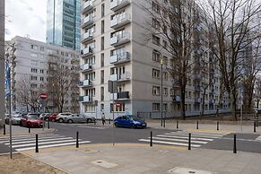 Rondo ONZ Sunny Apartment