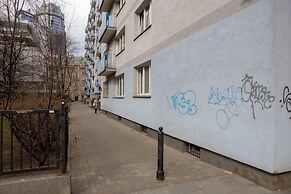 Rondo ONZ Sunny Apartment