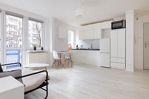 Rondo ONZ Sunny Apartment