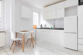 Rondo ONZ Sunny Apartment