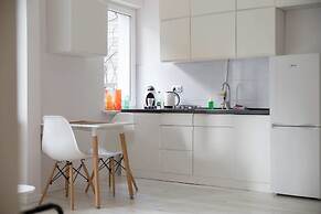 Rondo ONZ Sunny Apartment