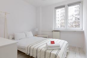 Rondo ONZ Sunny Apartment