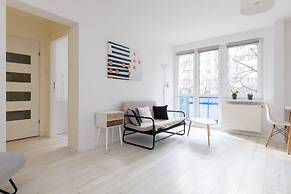 Rondo ONZ Sunny Apartment