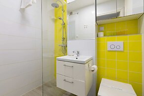 Rondo ONZ Sunny Apartment